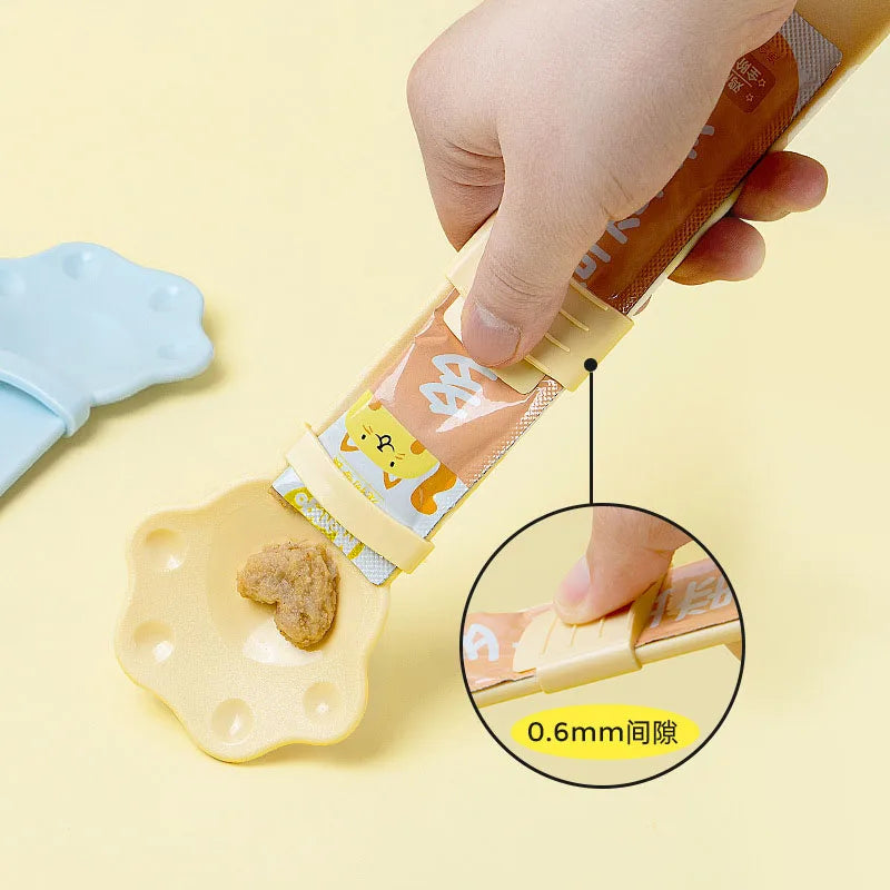 Cat Strip Squeeze Spoon Cat Strip Feeder Cat Spoon Wet Treat Squeeze Treat Spoon Cat Food Spoon Hole Pet Cat Squeeze Spoons